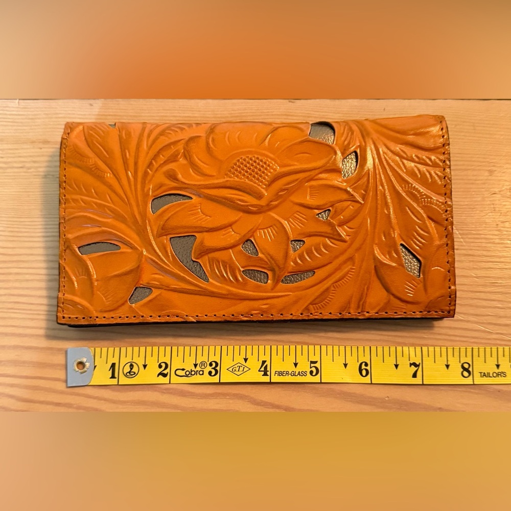✨ Patricia Nash Evelyn Cutout Tooled Leather Wallet – Sun Yellow – NEW ✨